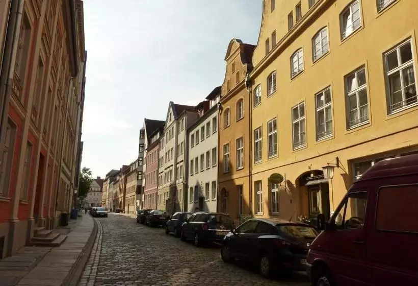 Hotelli Altstadt Pension Hafenblick