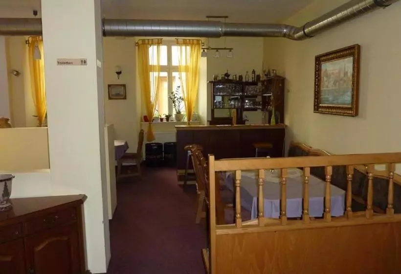 Hotelli Altstadt Pension Hafenblick