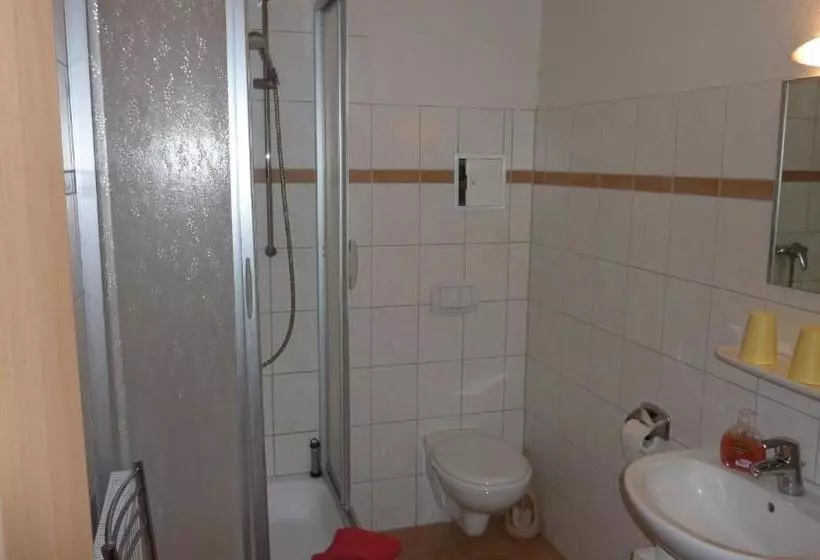 Hotelli Altstadt Pension Hafenblick