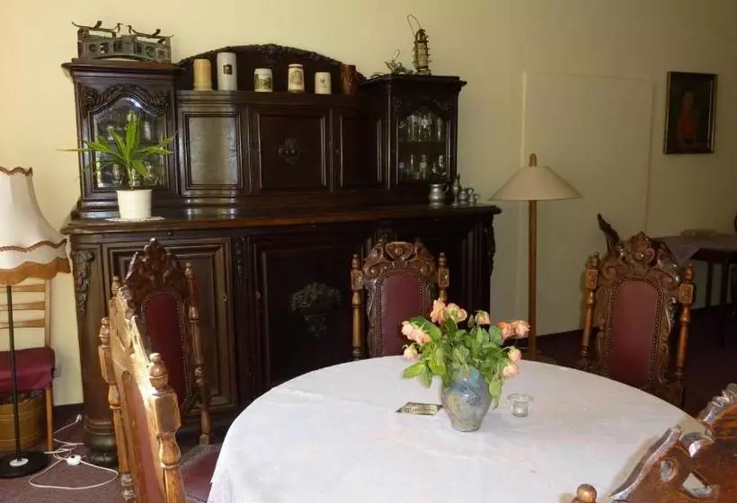 Hotelli Altstadt Pension Hafenblick