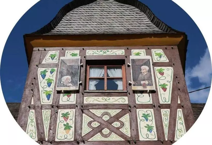 Hotelli Winzerhäuschen Am Brunnen