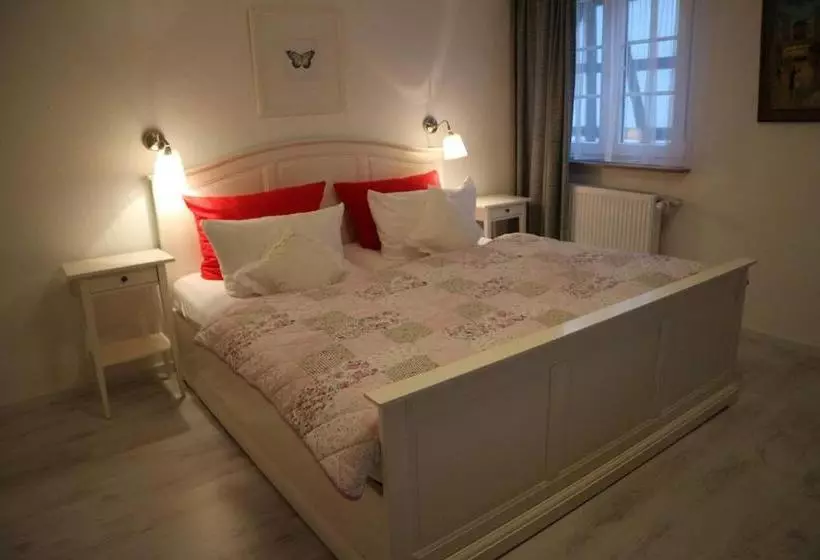 Hotelli Winzerhäuschen Am Brunnen