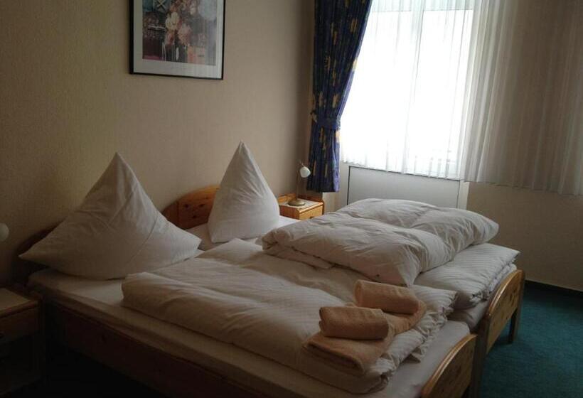 Yumi Hotel Sushi Steaks & Friends