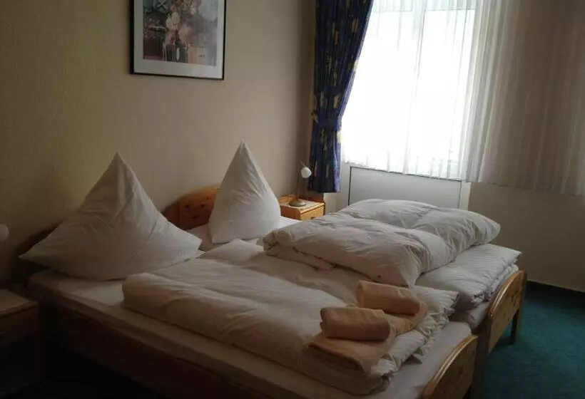 Yumi Hotel Sushi Steaks & Friends