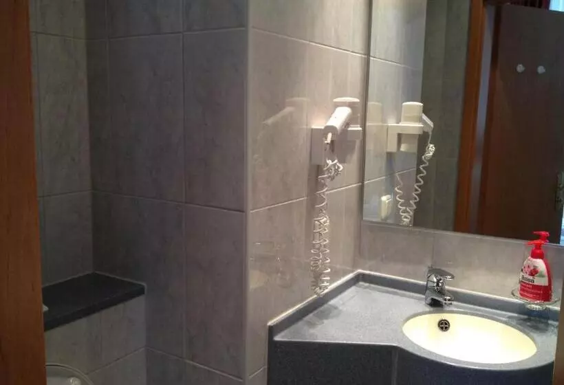 Yumi Hotel Sushi Steaks & Friends