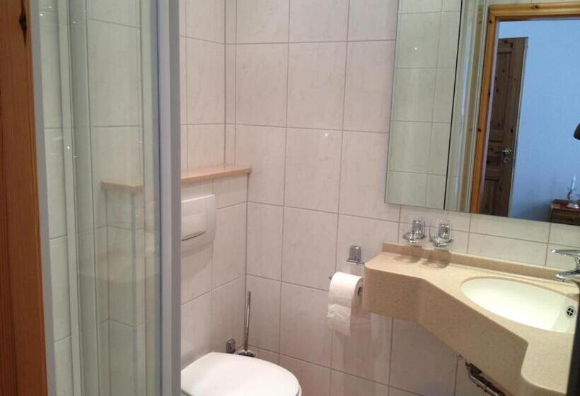 Yumi Hotel Sushi Steaks & Friends