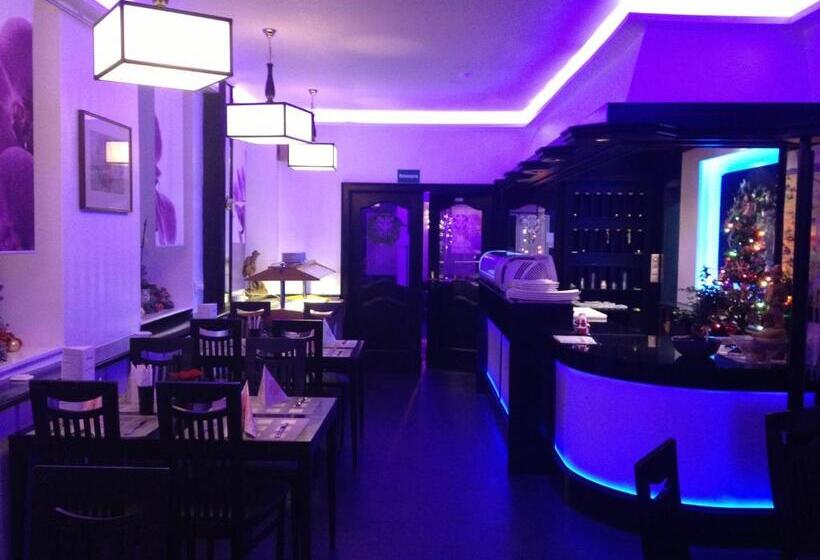 Yumi Hotel Sushi Steaks & Friends