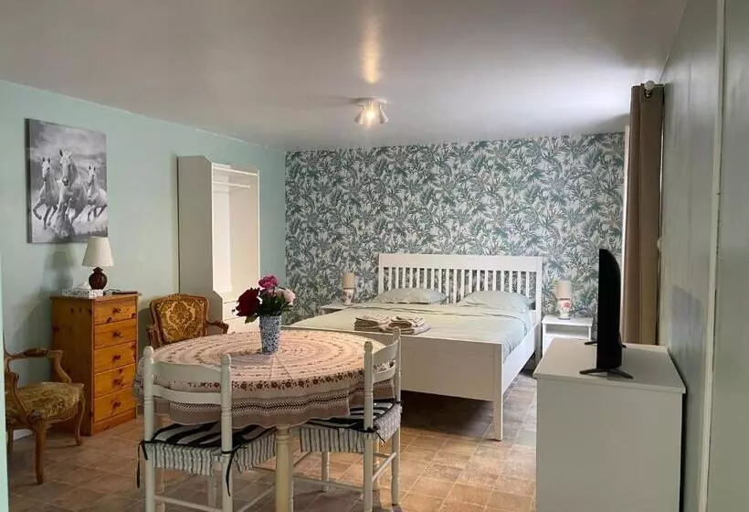 Aamiaismajoitus (B&B) Chambre Indépendante