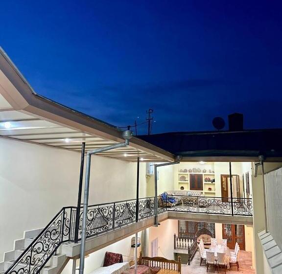 פנסיון Yusuf Gold House