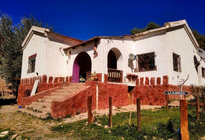 הוסטל Familia Albahaca