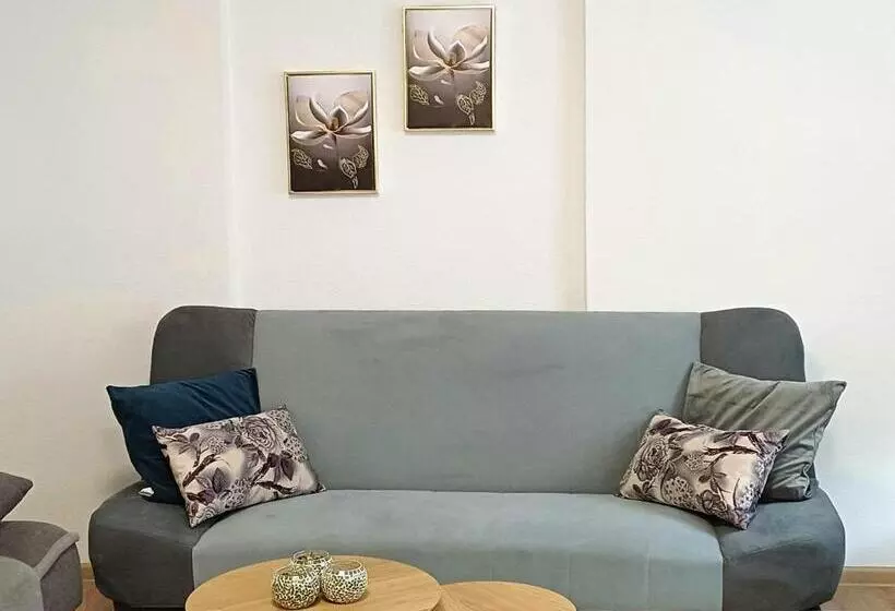 تختخواب و صبحانه Rose Apartmans