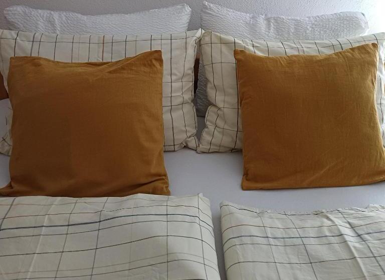 تختخواب و صبحانه Rose Apartmans