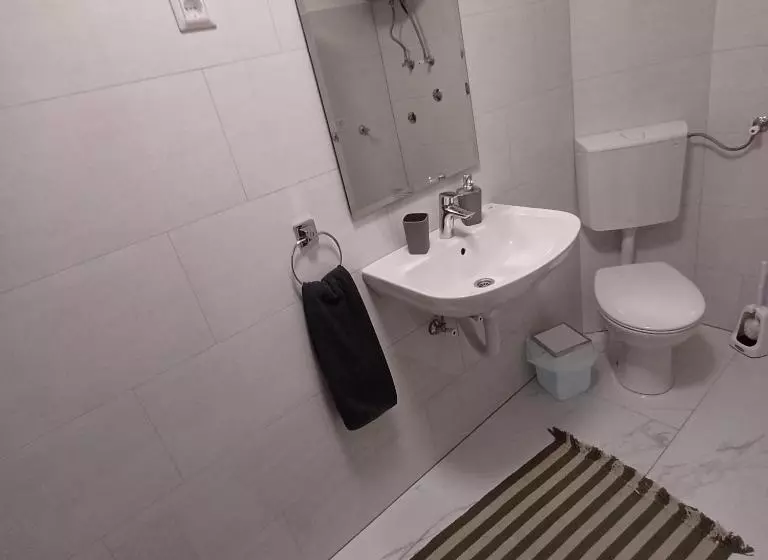 تختخواب و صبحانه Rose Apartmans