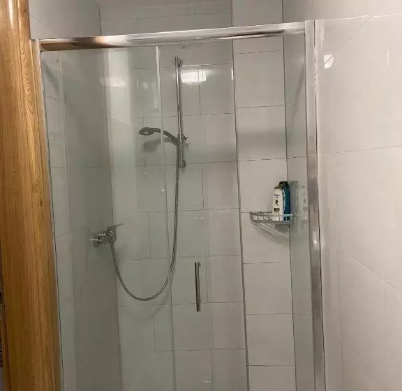 تختخواب و صبحانه Rose Apartmans