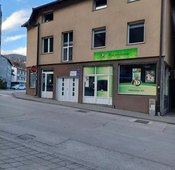 تختخواب و صبحانه Rose Apartmans