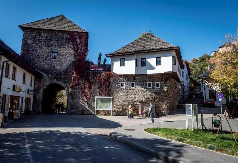 تختخواب و صبحانه Rose Apartmans