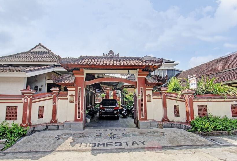 호텔 Oyo 92560 Astri Homestay
