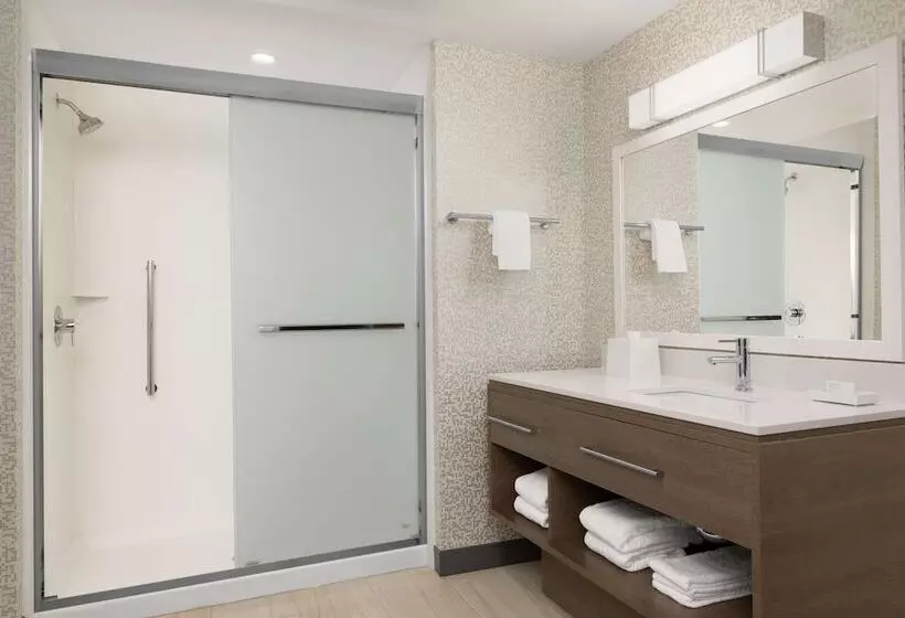 هتل Home2 Suites By Hilton Durham University Medical Center