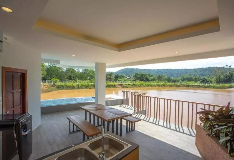 Hotelli Nakaburi Sanctuary Resort&spa