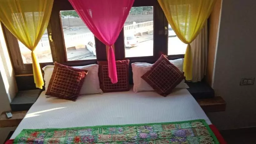 Hotelli Bhadu Place