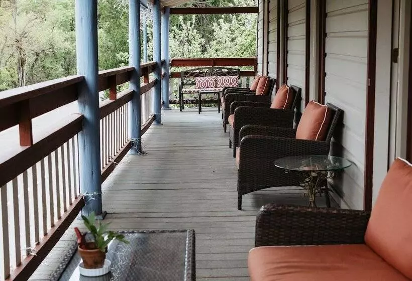 Hotelli Volcano Union Inn And Pub