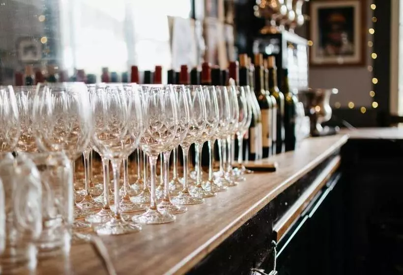 Hotelli Volcano Union Inn And Pub