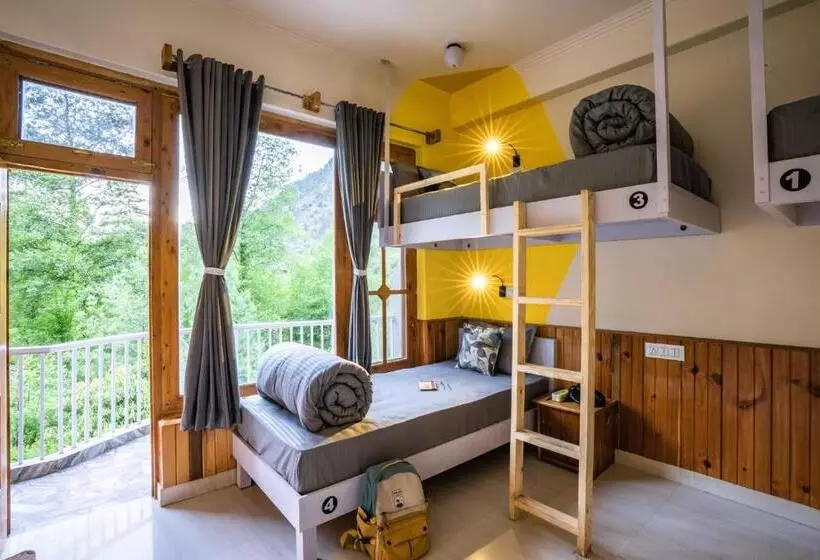 ユースホステル Zostel Kasol