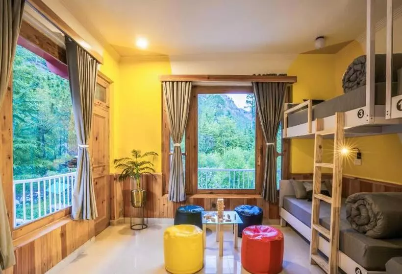 ユースホステル Zostel Kasol