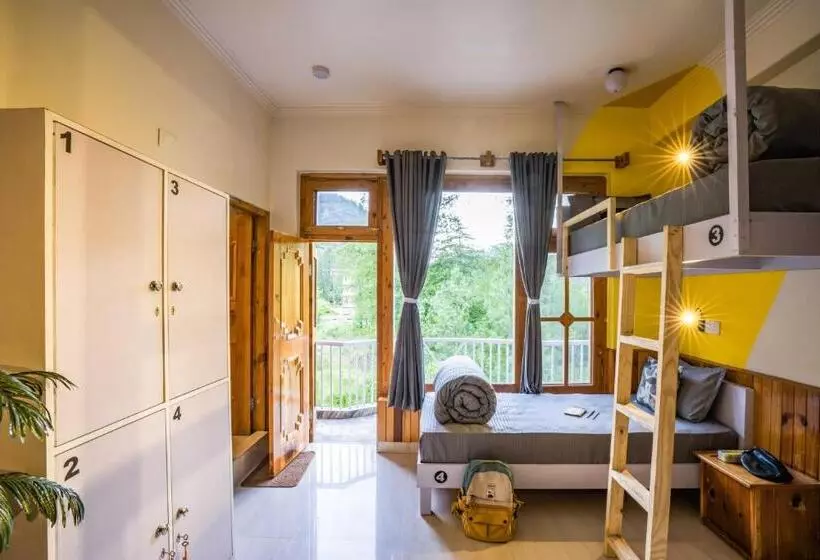 ユースホステル Zostel Kasol