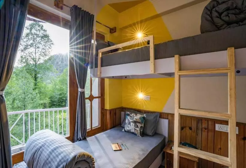 ユースホステル Zostel Kasol