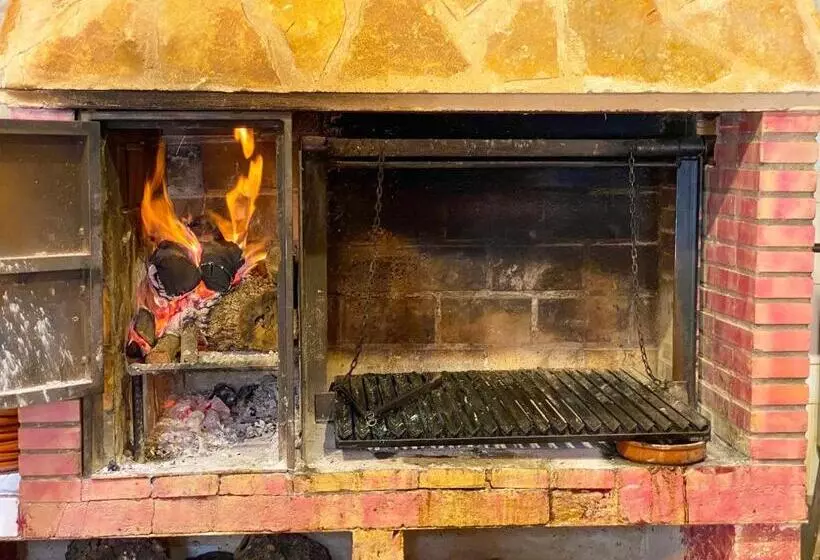 Hotelli Hostal Ainoa