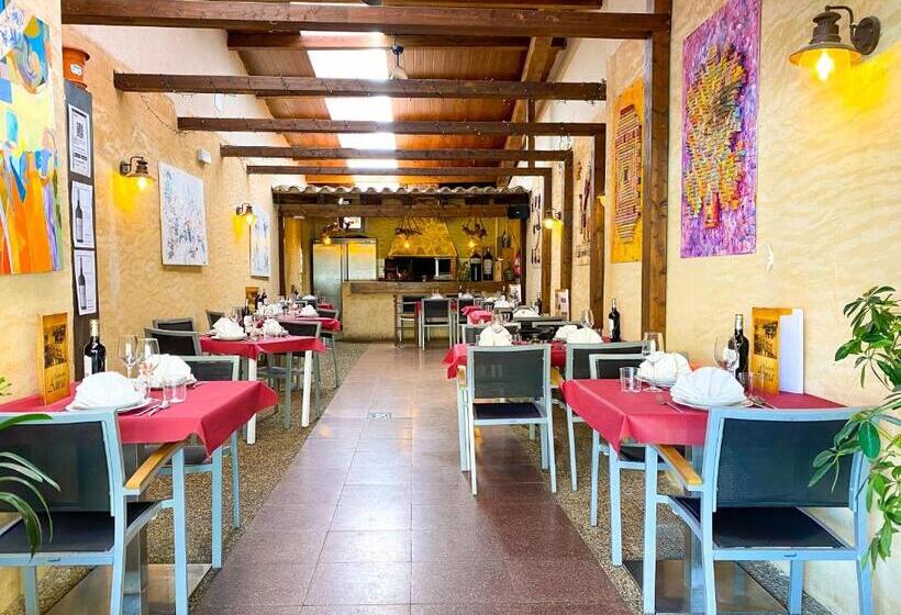 בית מלון כפרי Hostal Ainoa