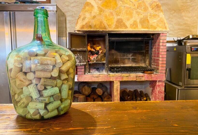 בית מלון כפרי Hostal Ainoa