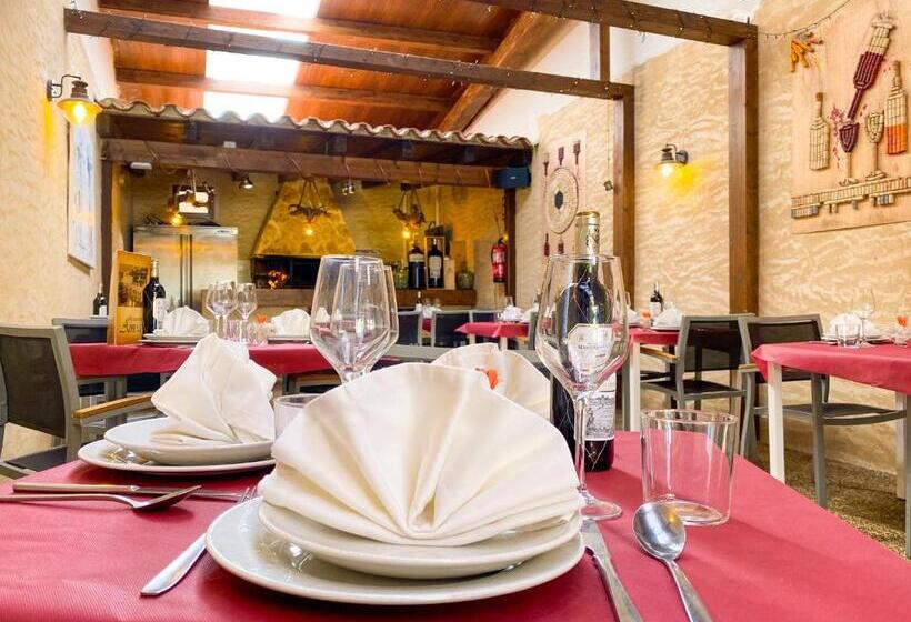 בית מלון כפרי Hostal Ainoa