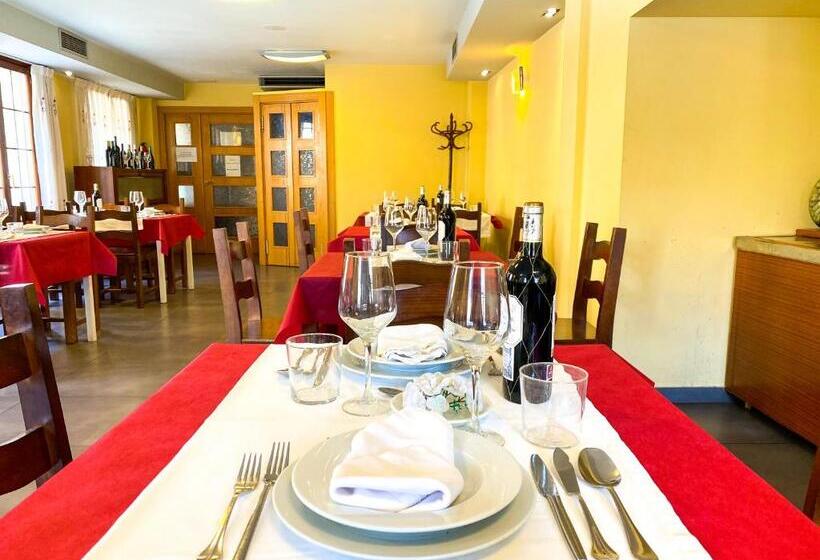 בית מלון כפרי Hostal Ainoa