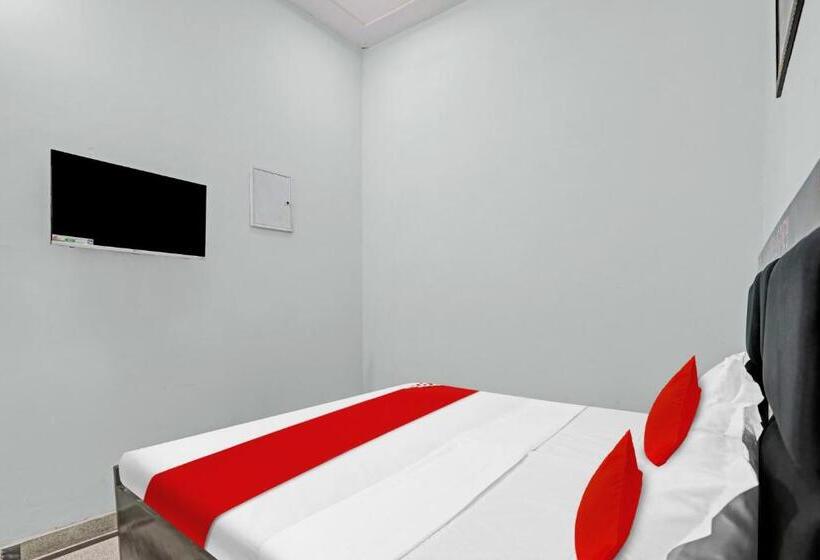 Hotel Pop 81269  Paras Inn