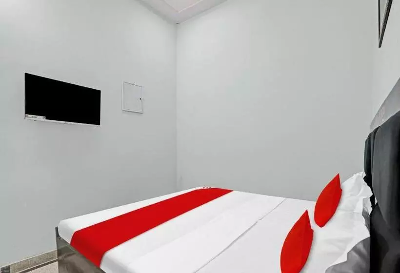 ホテル Pop 81269 Paras Inn