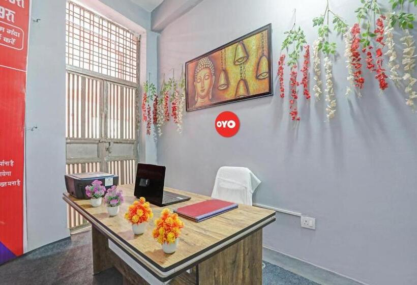 Hotel Pop 81269  Paras Inn