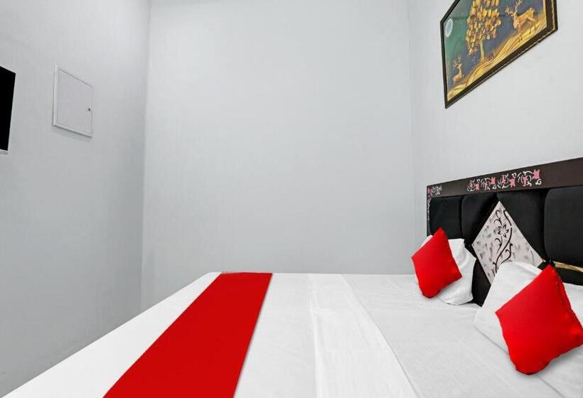 Hotel Pop 81269  Paras Inn