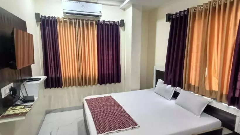 ホテル Sai Viraj Palace