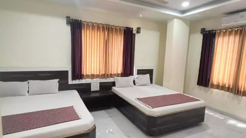 ホテル Sai Viraj Palace