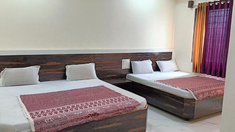 Hotel Sai Viraj Palace