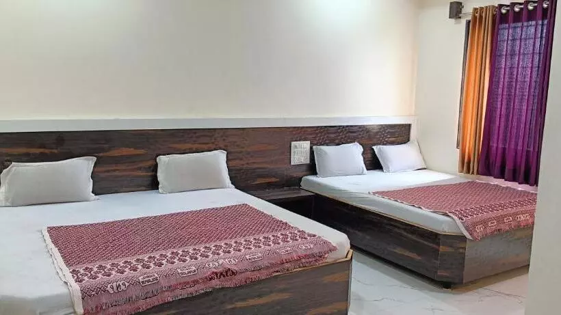 ホテル Sai Viraj Palace