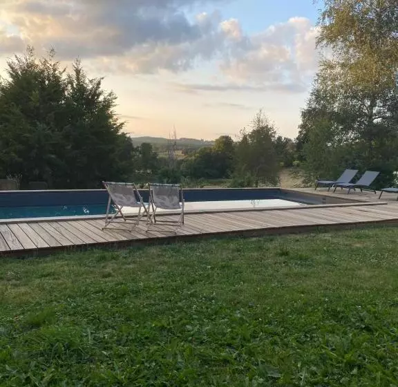 Aamiaismajoitus (B&B) Une Pause En Corrèze