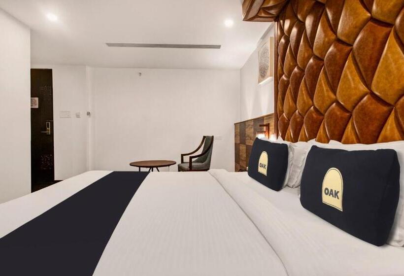 Отель Oak Whiteridge Near L.v Prasad & Basava Tharakam Hospital Banjara Hills