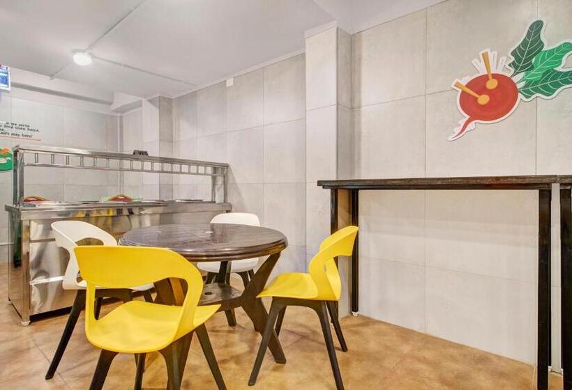 Отель Oak Whiteridge Near L.v Prasad & Basava Tharakam Hospital Banjara Hills