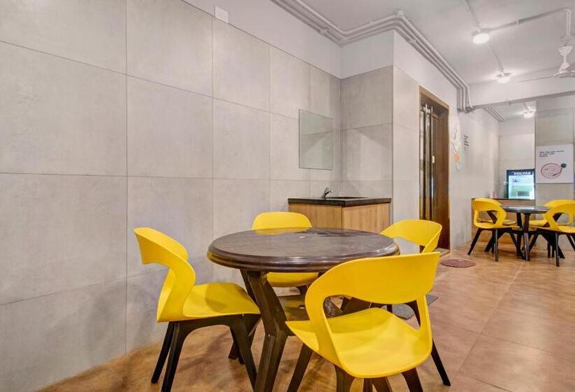 Отель Oak Whiteridge Near L.v Prasad & Basava Tharakam Hospital Banjara Hills