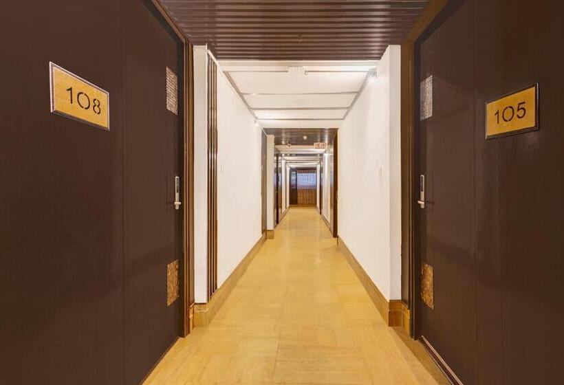 Отель Oak Whiteridge Near L.v Prasad & Basava Tharakam Hospital Banjara Hills