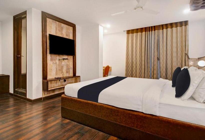 Отель Oak Whiteridge Near L.v Prasad & Basava Tharakam Hospital Banjara Hills