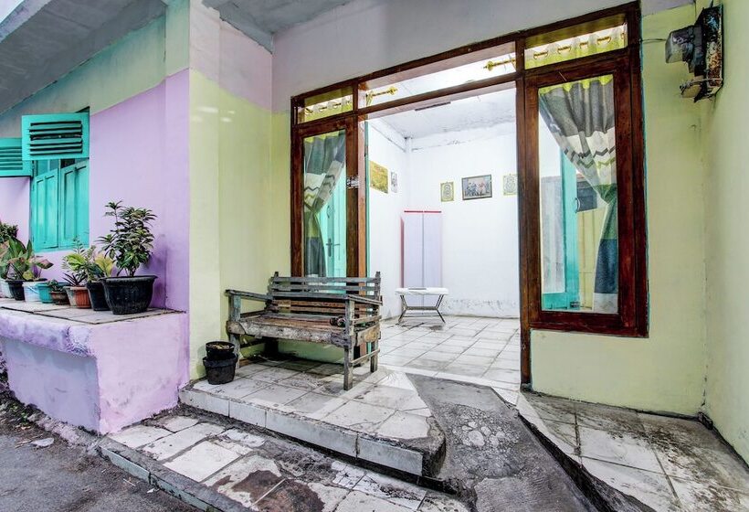 בית מלון כפרי Spot On 92540 Karomah Kostel Syariah